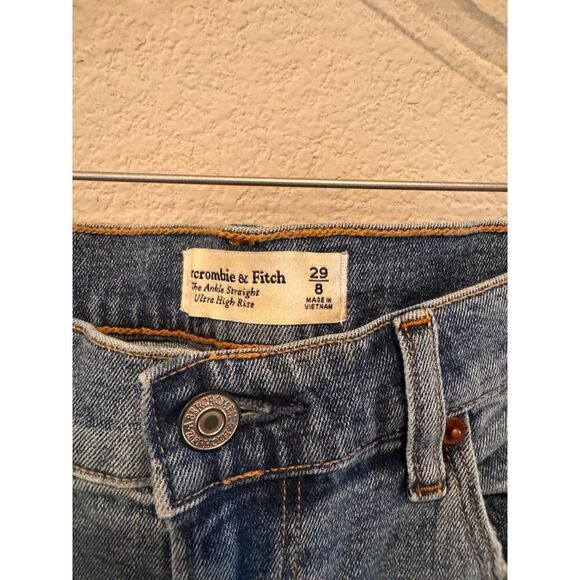 Abercrombie & Fitch Women’s High Rise Ultra Straight Jeans – Size 29/8 - Picture 3 of 3